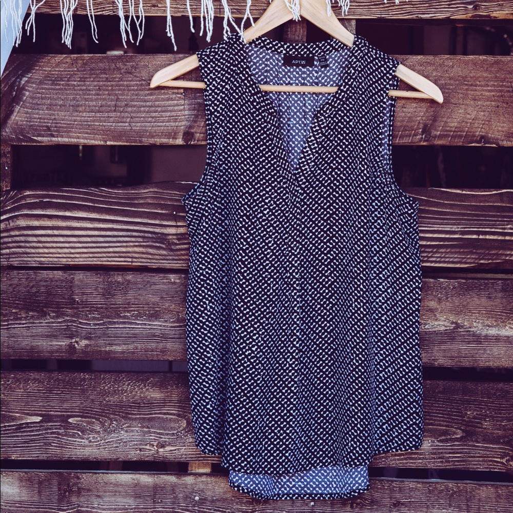 Apt. 9 Blk/Wht Sleeveless Top Size PM (G6)